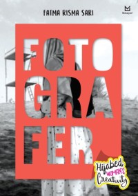 Image of Hijabed Woman's Creativity: Fotografer